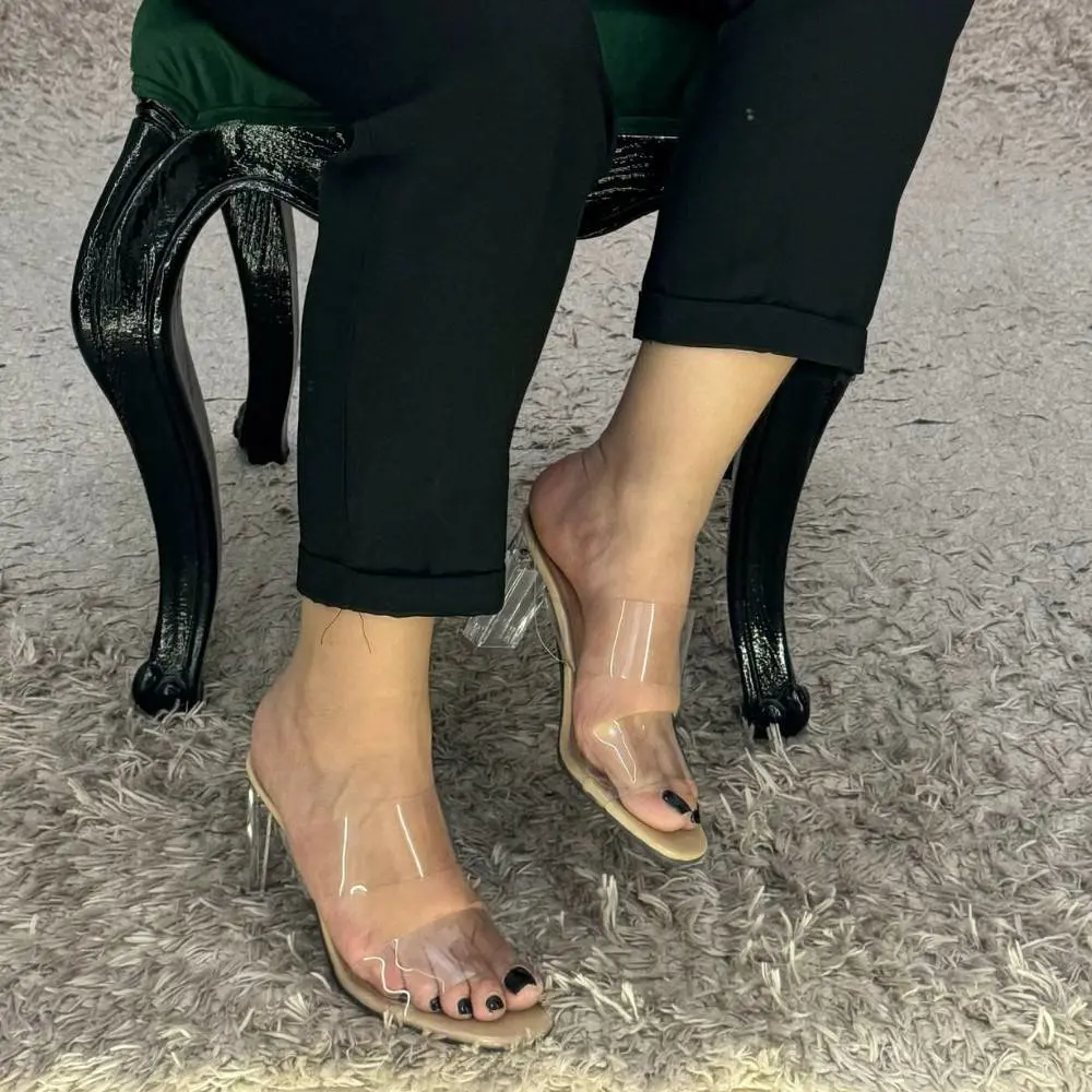 کفش پاشنه‌دار زنانه