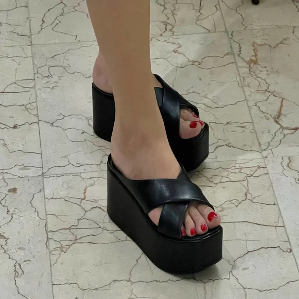 صندل چرم ضربدری